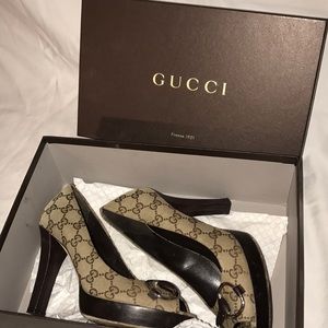 GuccI heels buckle logo fabric